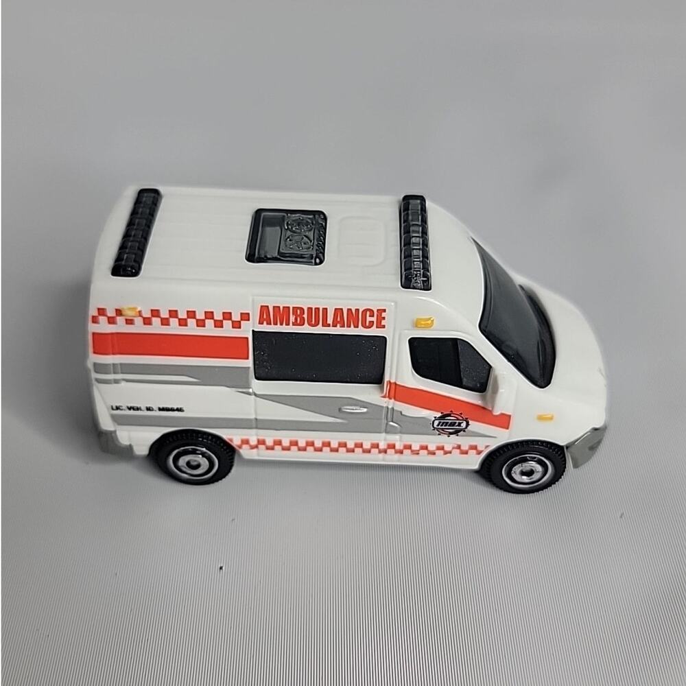 Matchbox Renault‎ Master Ambulance Emergency Van White Diecast 2011